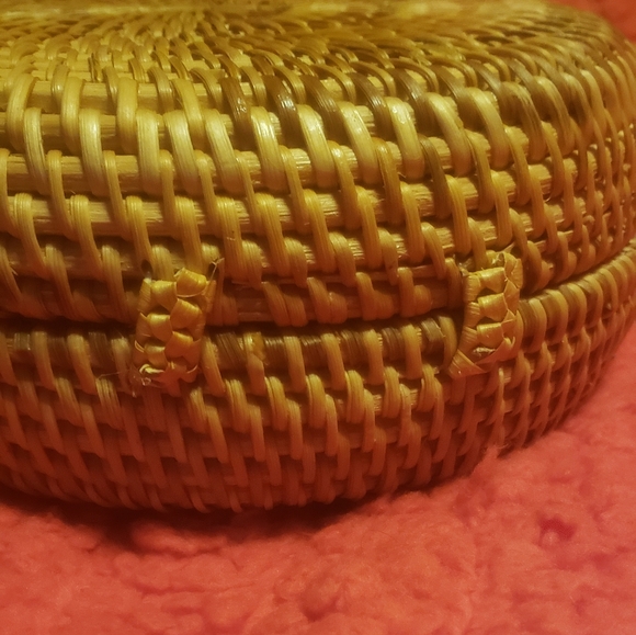 Crossbody basket weave by Summer and Rose. - Picture 5 of 7